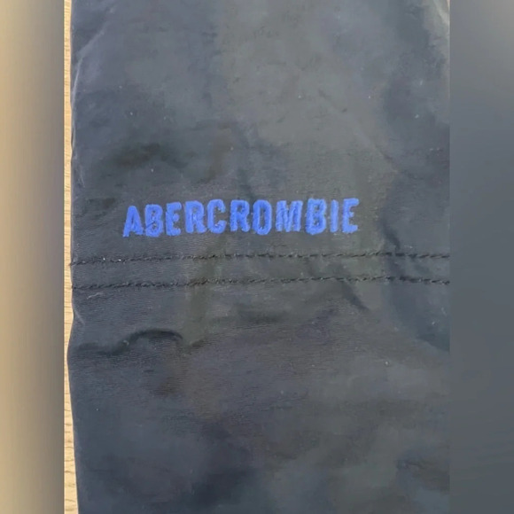 ❄ Abercrombie Jacket 
Size small
Fleece inside 
Zipper and snap front - Picture 8 of 10